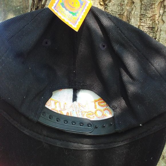 Black Baseball cap with "Last Minute Costume" - Picture 4 of 4